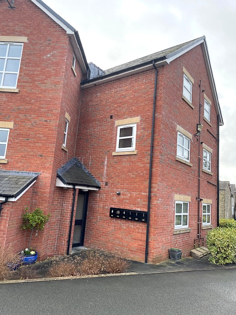 Flat in Northop to rent